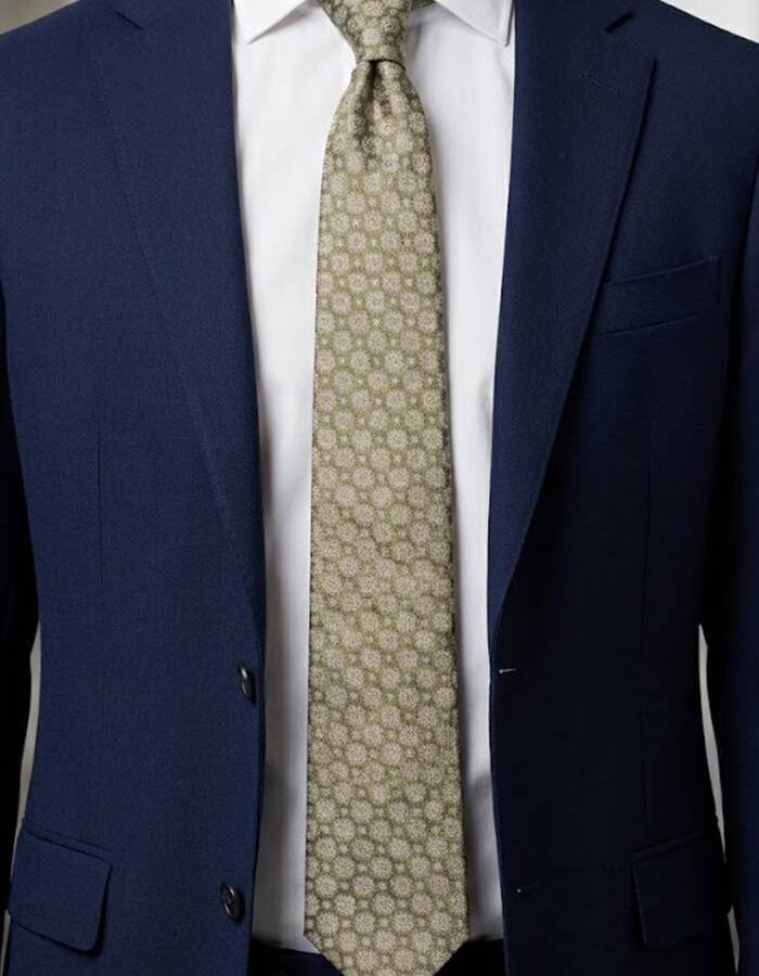 Luxe zijden das met medaillon dessin in olijfgroen en beige