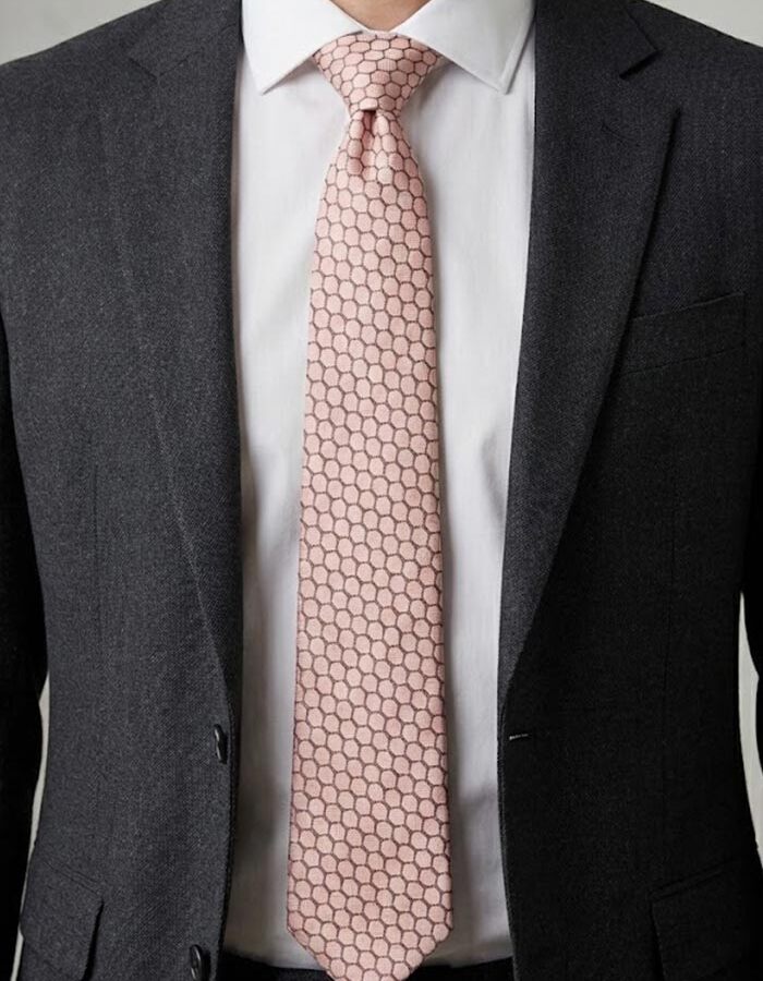 Luxe zijden das met geometrisch dessin in lichtroze