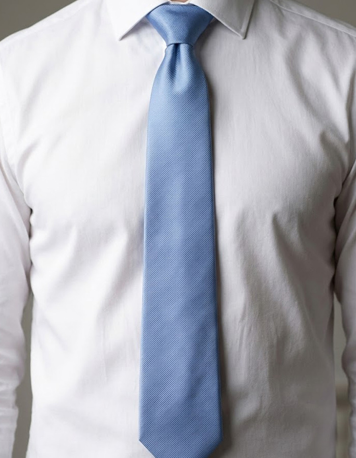 Luxe zijden das met fijne structuur in lichtblauw