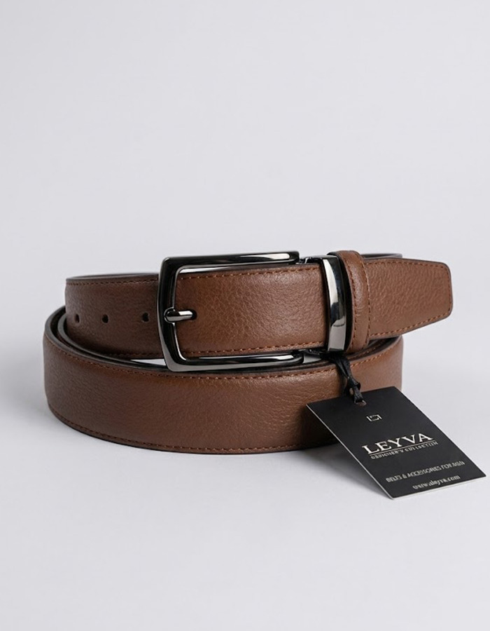 Bruine lederen riem met klassieke gesp