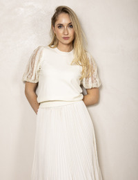 ecru pull met kanten pofmouwen