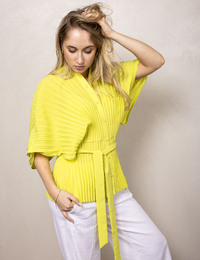 geplisseerde blouse met ceintuur