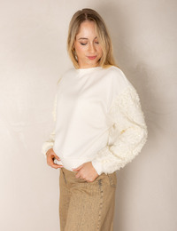 Witte sweater met sierlijke mouwen