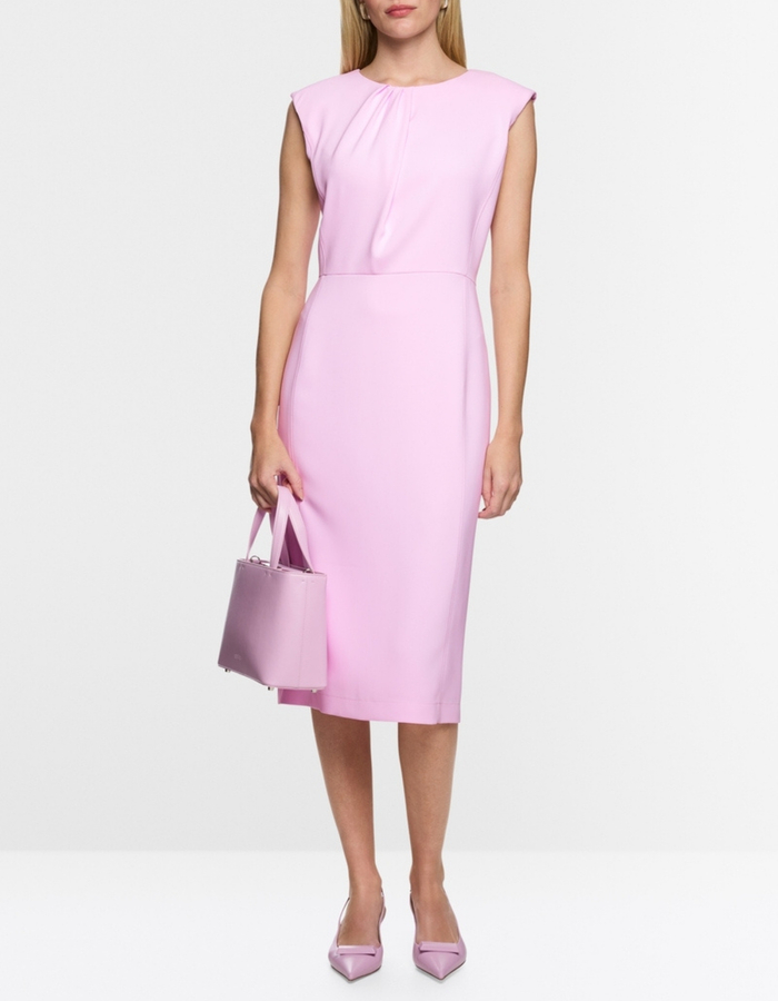 Getailleerde jurk met plooidetail