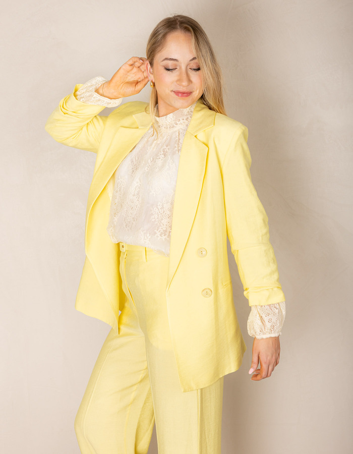 gele blazer