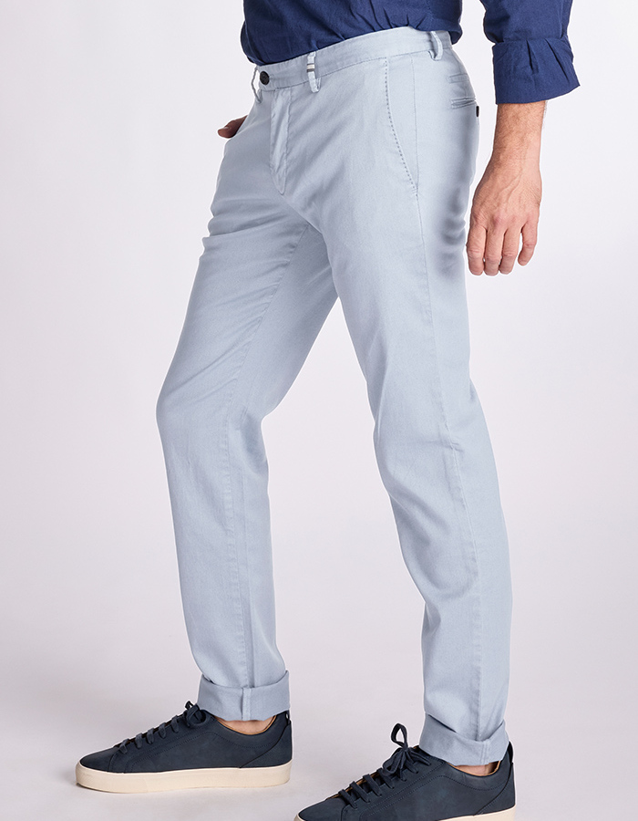 Magnus A32 chino in sky blue regular fit