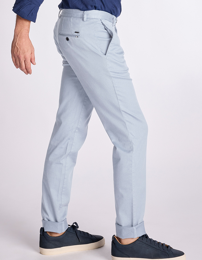 Magnus A32 chino in sky blue regular fit