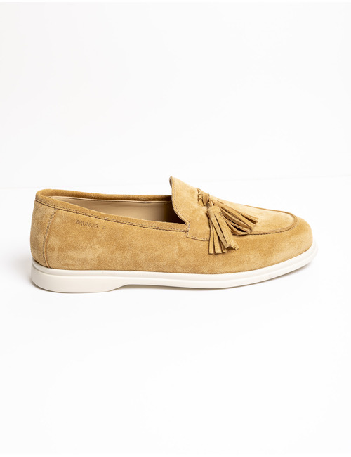 Beige suède loafer met tassels en comfortabele zool