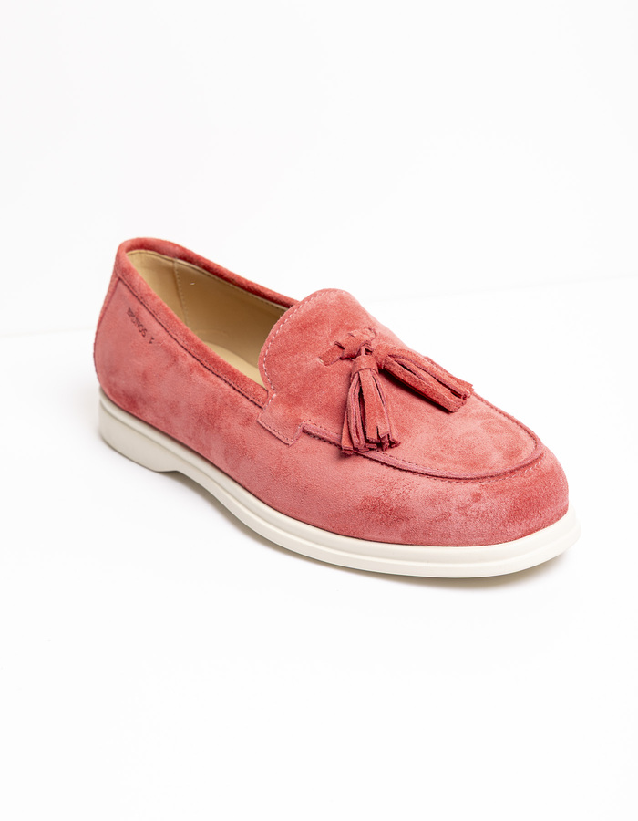 Roze suède loafer met tassels en comfortabele zool
