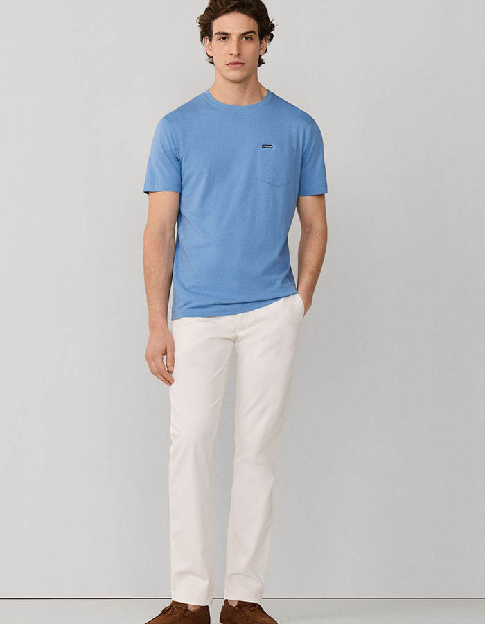 T-shirt met borstzak en regular fit