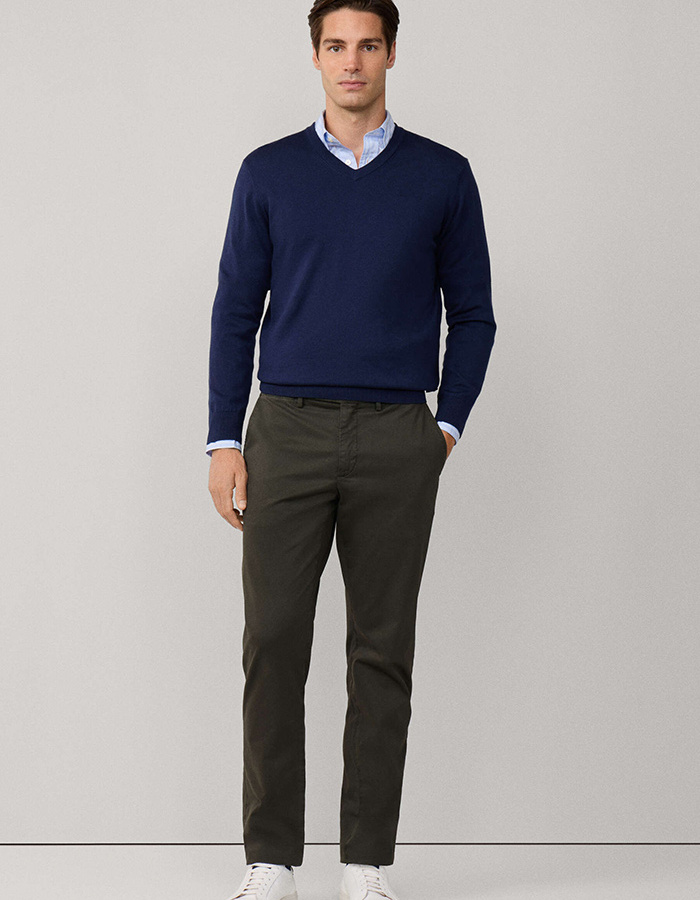 Katoen-zijde trui met V-hals