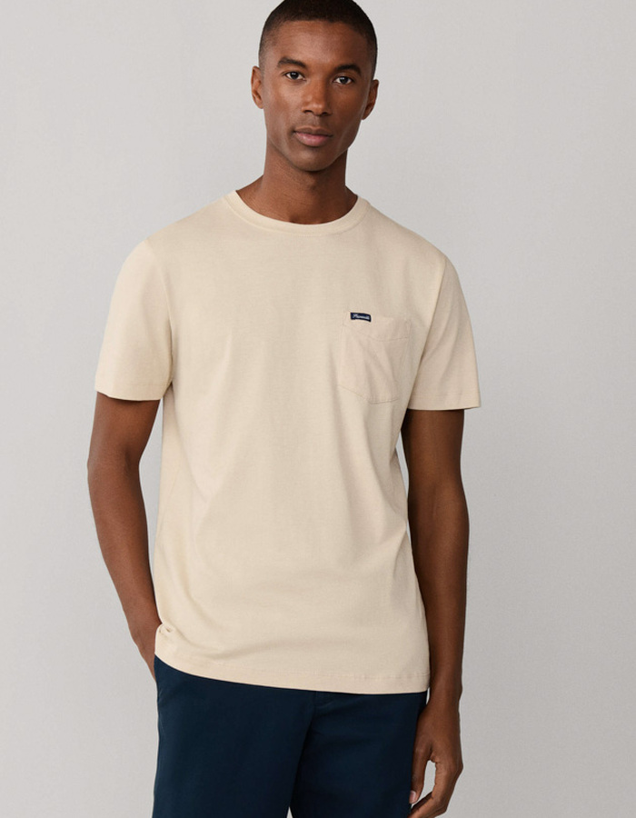 T-shirt met borstzak en regular fit