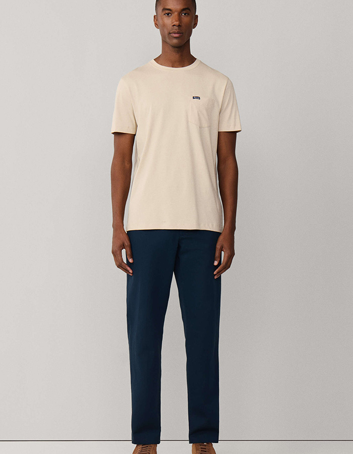 T-shirt met borstzak en regular fit