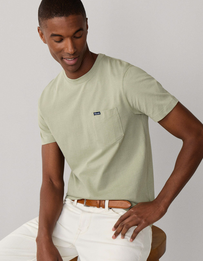 T-shirt met borstzak en regular fit