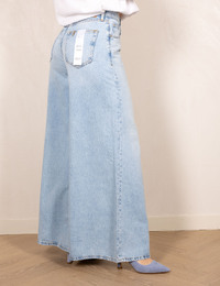 Flared jeans in lichtblauwe denim