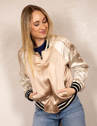 Suikajan bomberjack met borduursels in taupe