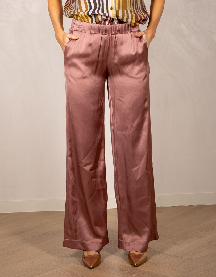 Satijnen broek met wijde pijpen in paars
