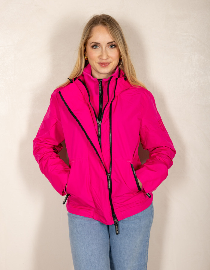 Korte gewatteerde jas met capuchon roze