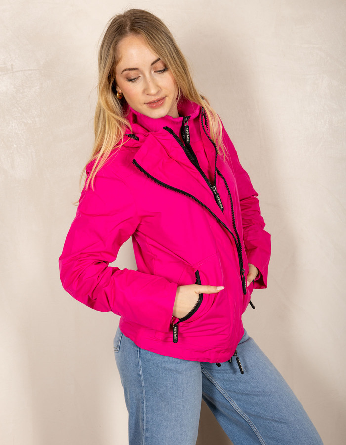 Korte gewatteerde jas met capuchon roze