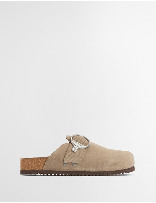 Kyra closed toe sandal in taupe suede