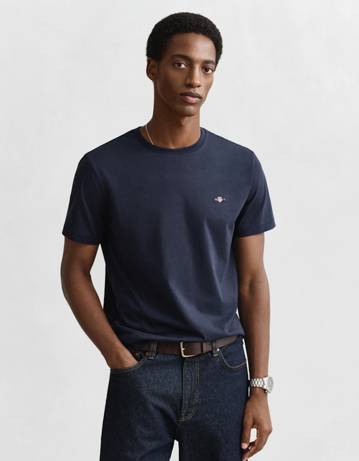 Regular fit T-shirt met geborduurd borstlogo in evening blue