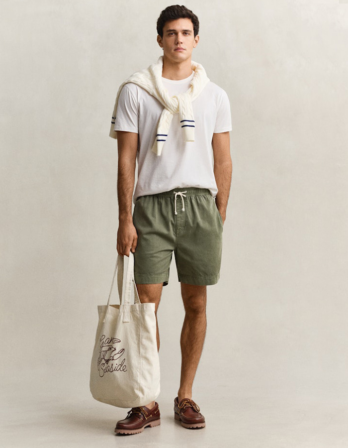 Regular fit sunfaded short met trekkoord in dry herb green