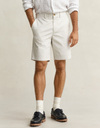 Regular fit classic chinoshort met stretch in sand