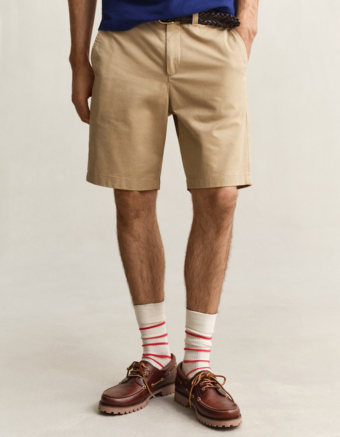 Regular fit classic chinoshort met stretch in dark khaki