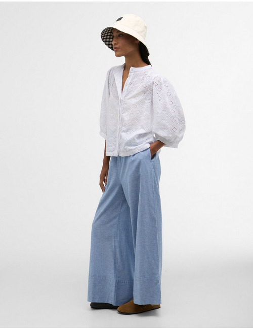 Witte bloes met broderie anglaise