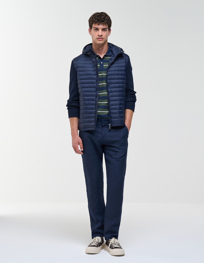 Hybride licht gewatteerde jas met kap in navy blue