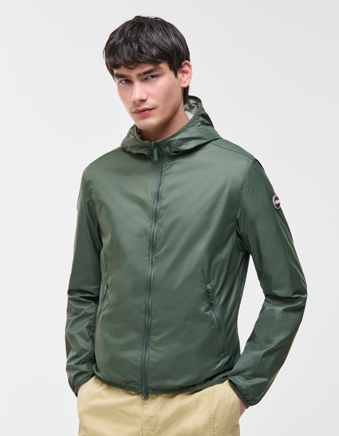 Reversible lichte jas met kap in jeep green en pergamena beige