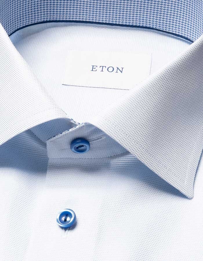 Slim fit semi solid signature twill hemd met contrastknopen in blauw