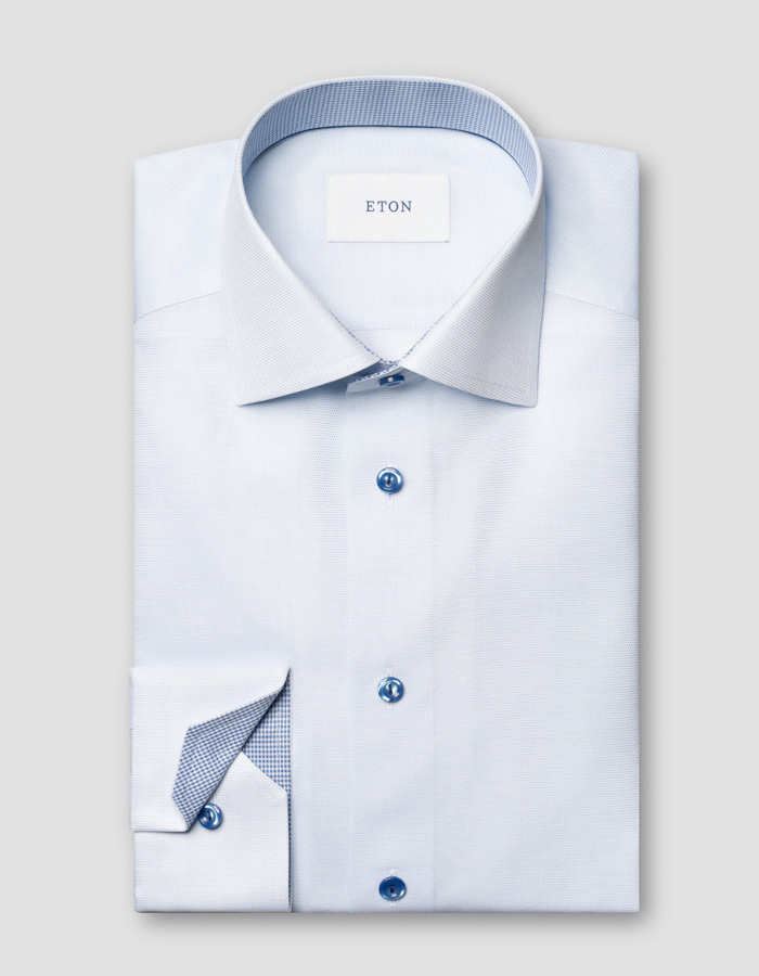 Contemporary fit semi solid signature twill hemd met contrastknopen in blauw