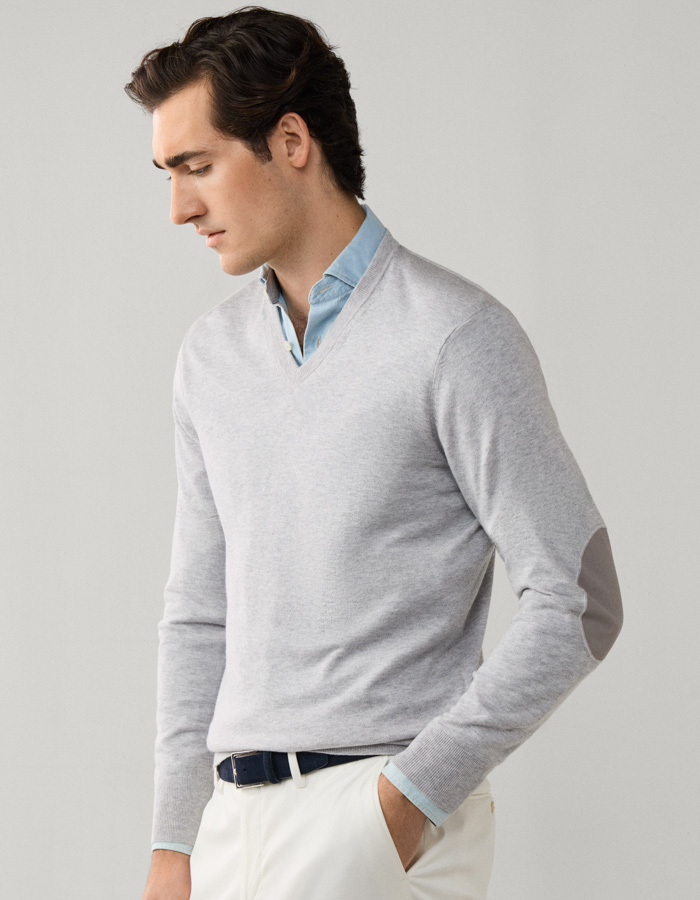 Regular fit katoen-cashmere V-hals trui met elleboogpatches in tin grey