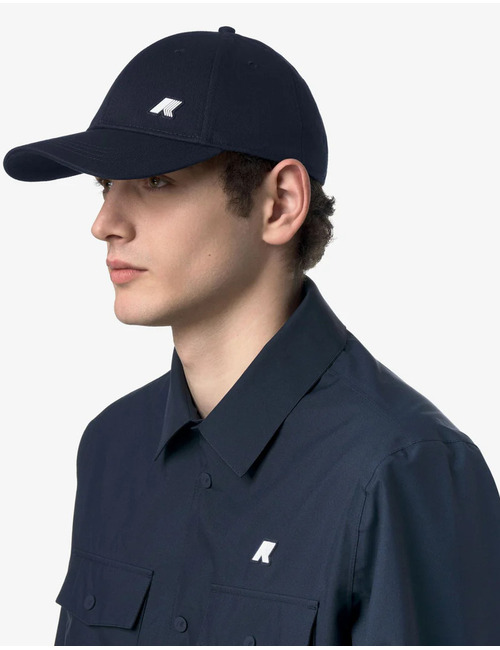 Pet met logo in blue depth