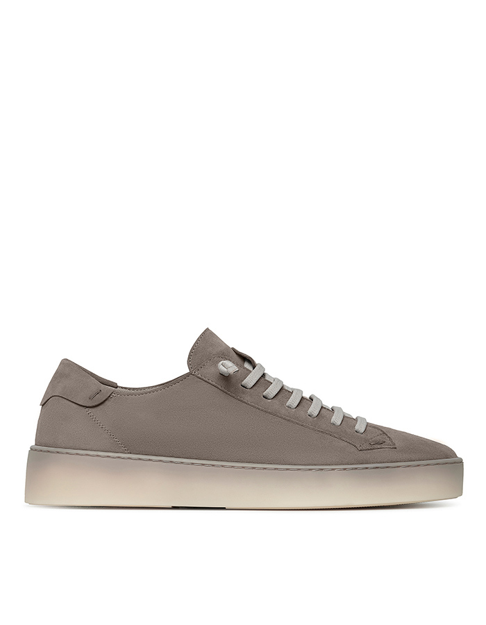 Sneakers in premium suède met crèmekleurige rubberzool in taupe