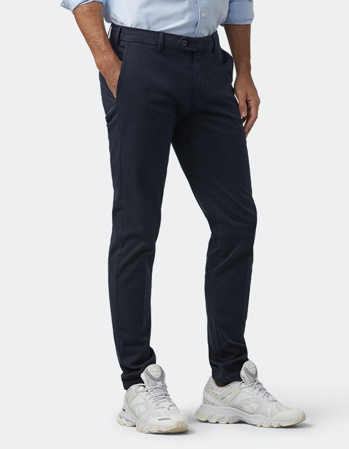 Slim fit chino in fairtrade katoen met stretch in navy