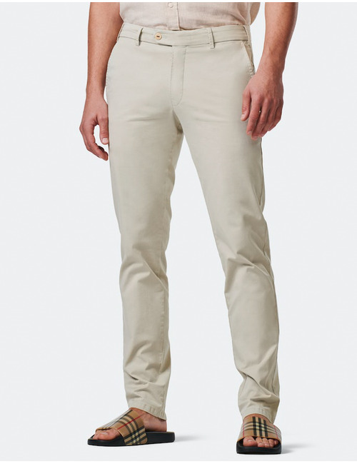 Slim fit chino in fairtrade katoen met stretch in beige