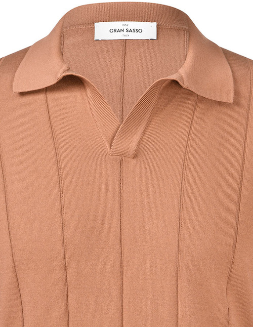Gebreide katoenen polo met verticale structuur in terracotta