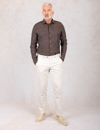 Slim fit linnen hemd met cut away kraag donkerbruin