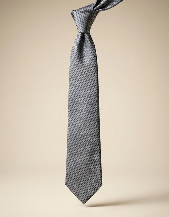 Zijden das met fijn geometrisch motief in grijs