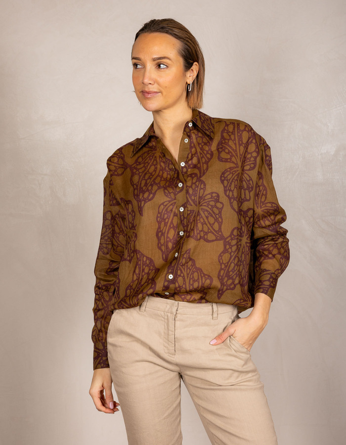 Kaki bloes met bloemenprint