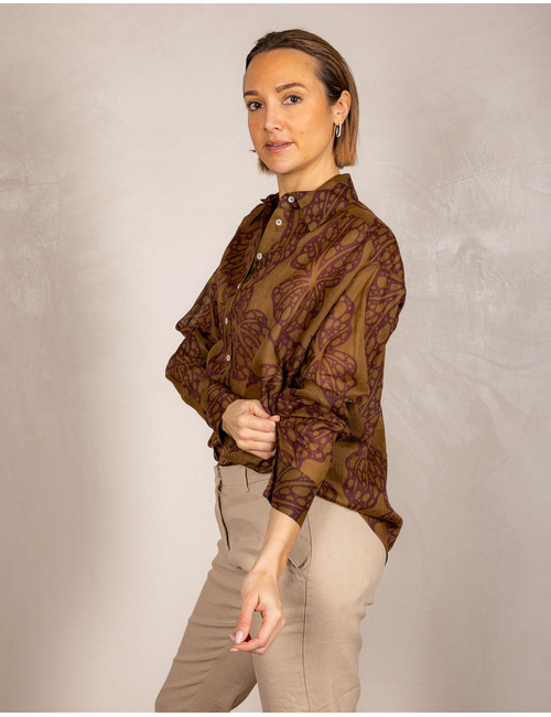 Kaki bloes met bloemenprint