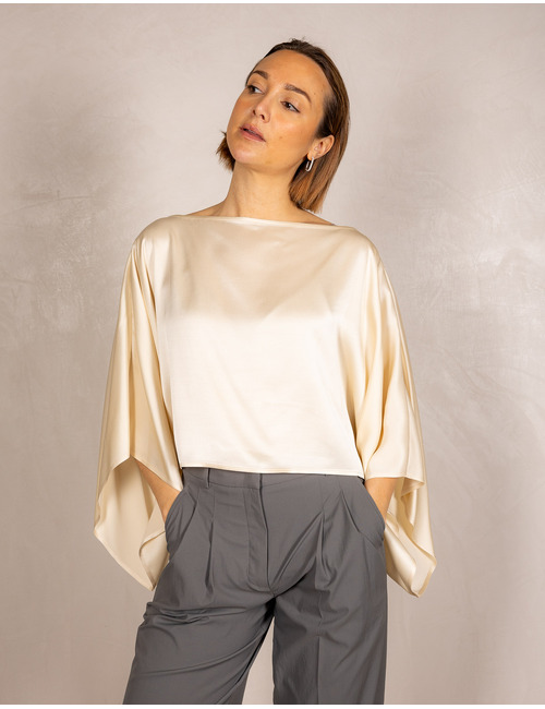 Satijnen blouse met asymmetrische hals in beige