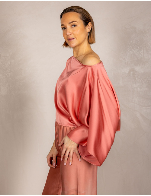 Satijnen blouse met asymmetrische hals in roze