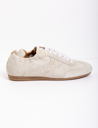 June Haylee - sneakers in suède met organza veters