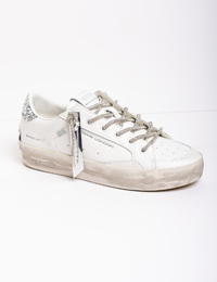 Witte sneaker met zilveren glitterdetails