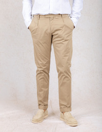 BG07 chino bandplooi katoenstretch modern fit sand