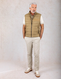 Biconic gewatteerde gilet met gerecycleerd polyester bruin