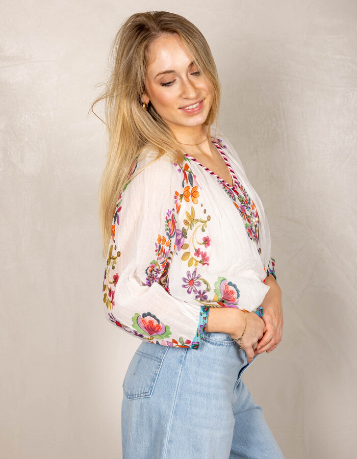 Rene Derhy bloes wit